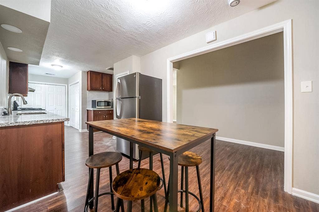 8 BR in Houston