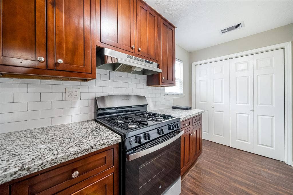 8 BR in Houston
