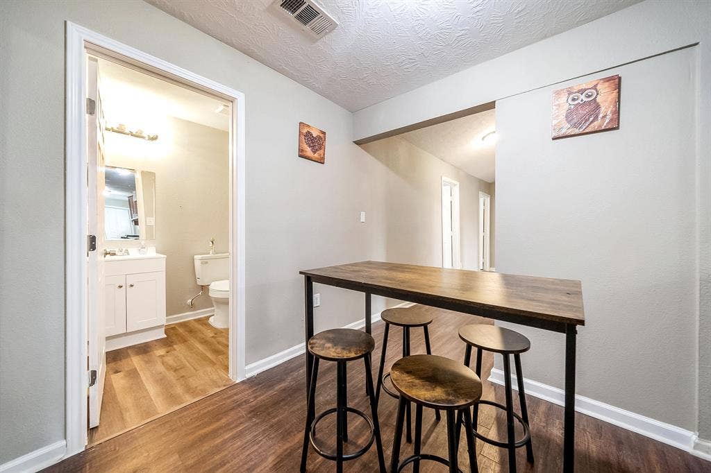 8 BR in Houston