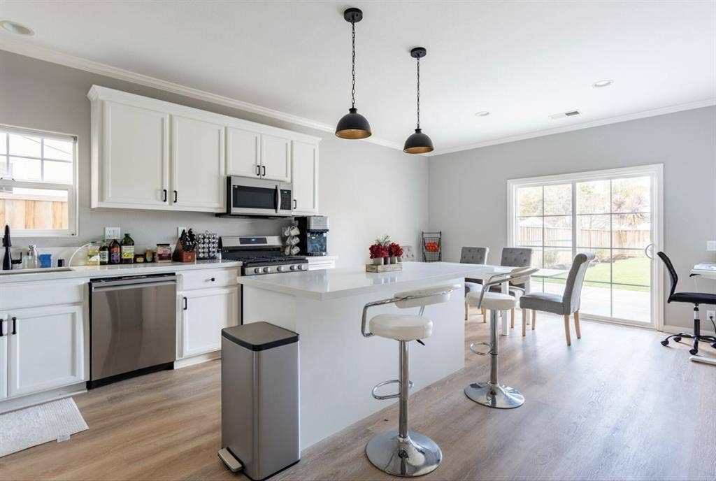 Private rooms for rent starting Jan