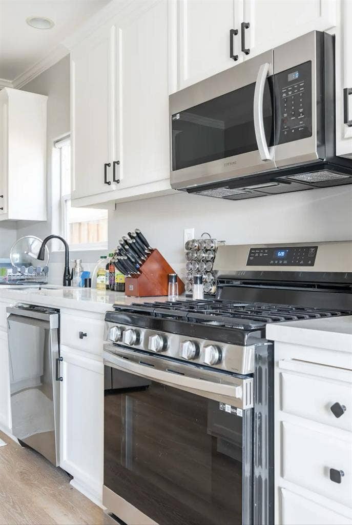 Private rooms for rent starting Jan