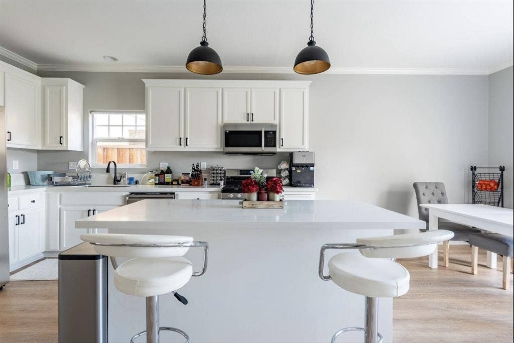 Private rooms for rent starting Jan