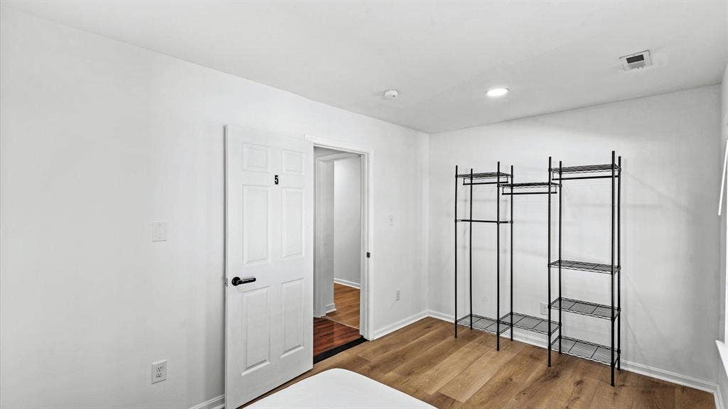 6 BR in Richmond