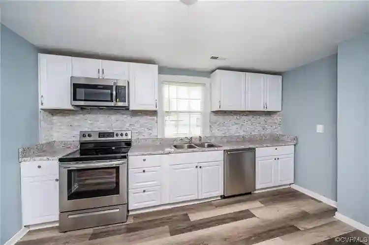 8 BR in Petersburg