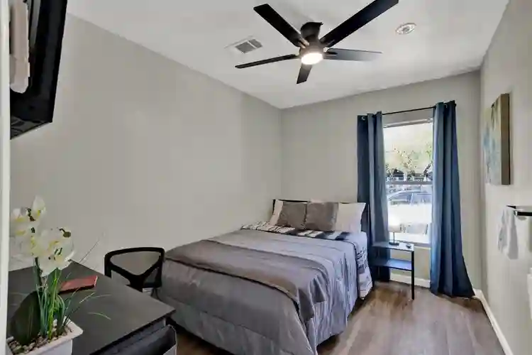 8 BR in Houston