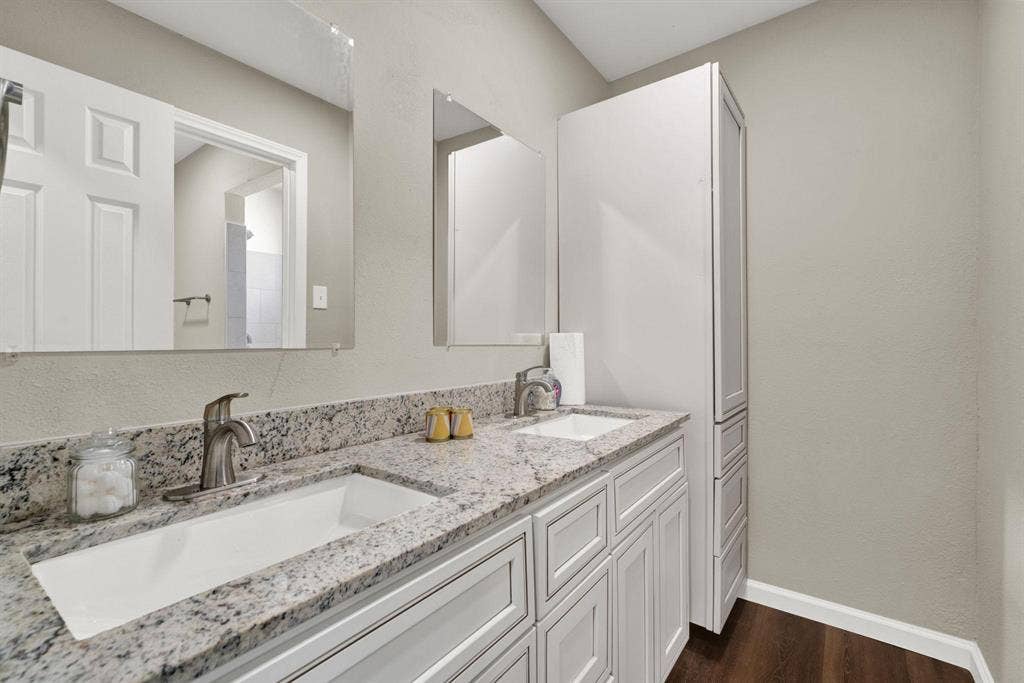 7 BR in Houston