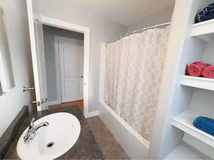 3 bedroom apartment - Jan to June