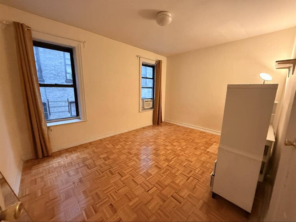 *MANHATTAN LEASE TAKE OVER ASAP*