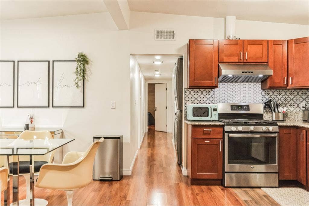 USC Master suite GATED PARKING DTLA
