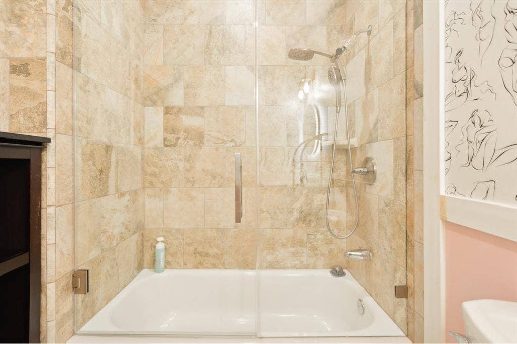 USC Master suite GATED PARKING DTLA