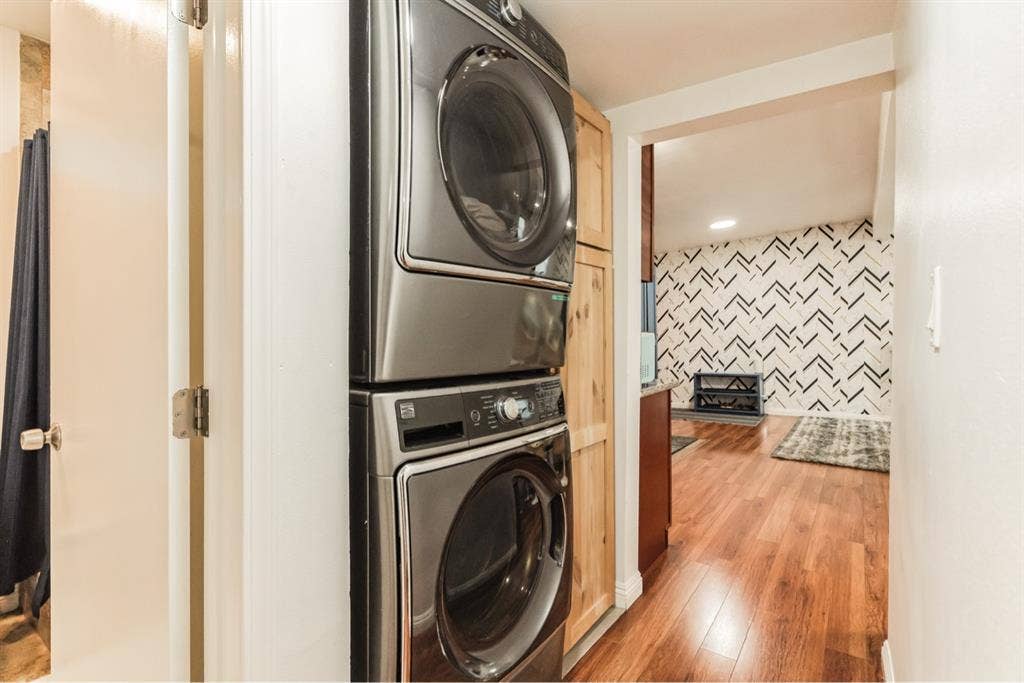 USC Master suite GATED PARKING DTLA