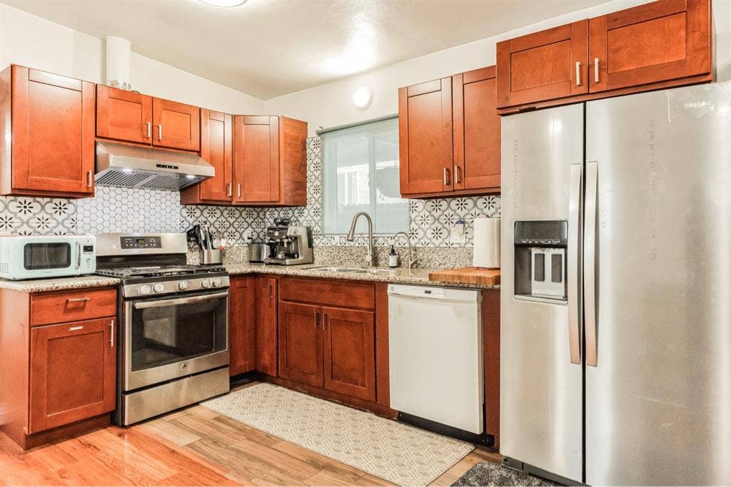 USC Master suite GATED PARKING DTLA