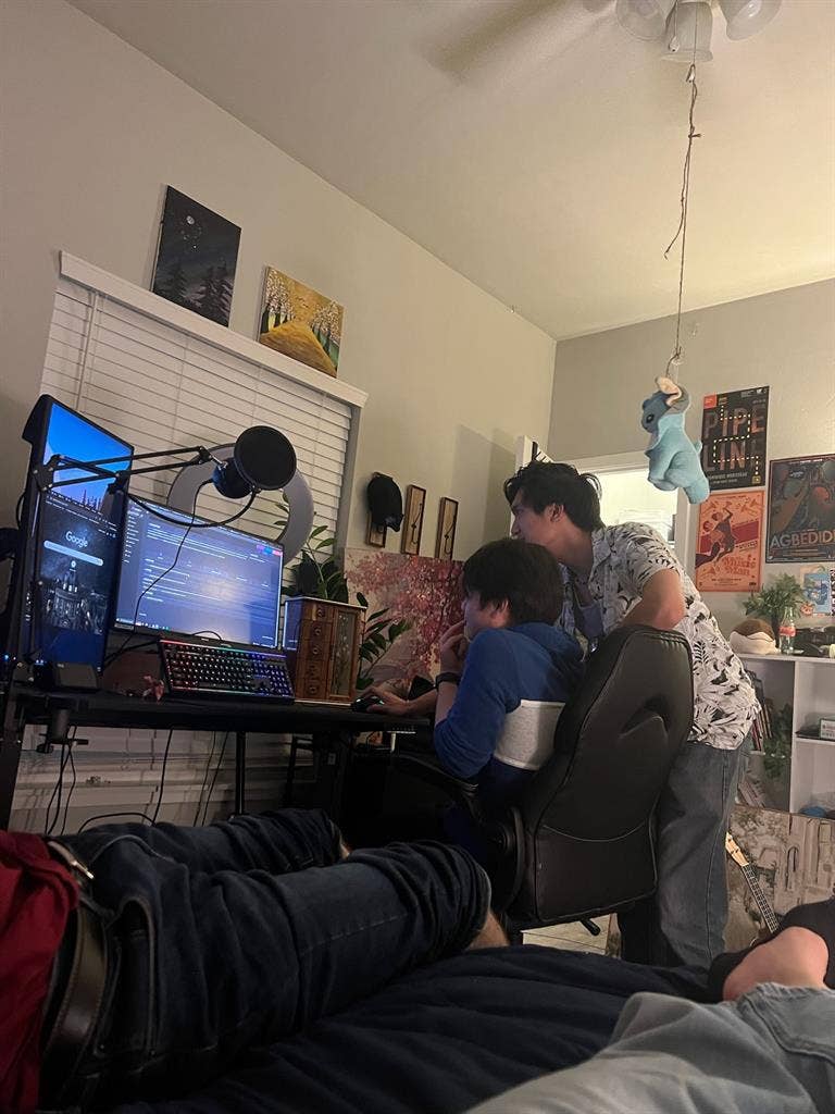 SPACIOUS, CLOSE
 to UF, discounted!!