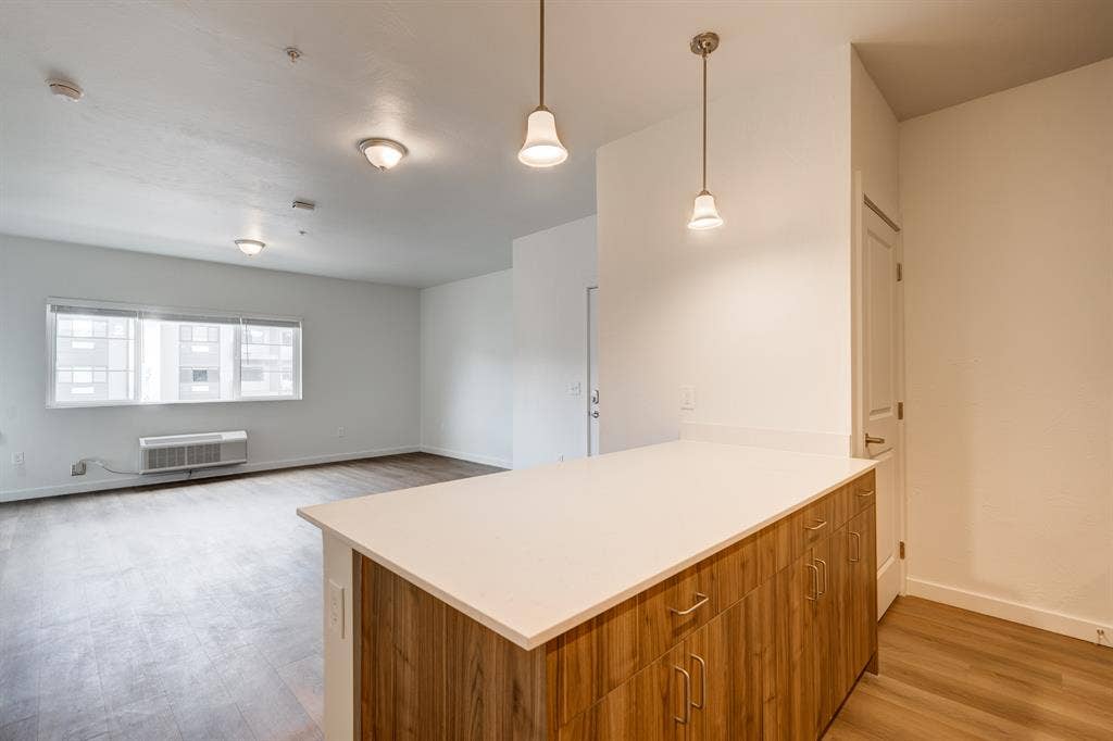 1st mnth & sec deposit free!