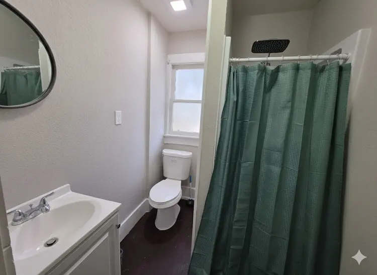 Spacious Room for Rent!!!