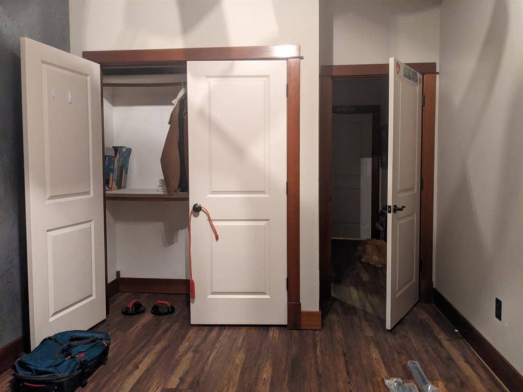 Looking for roommates!