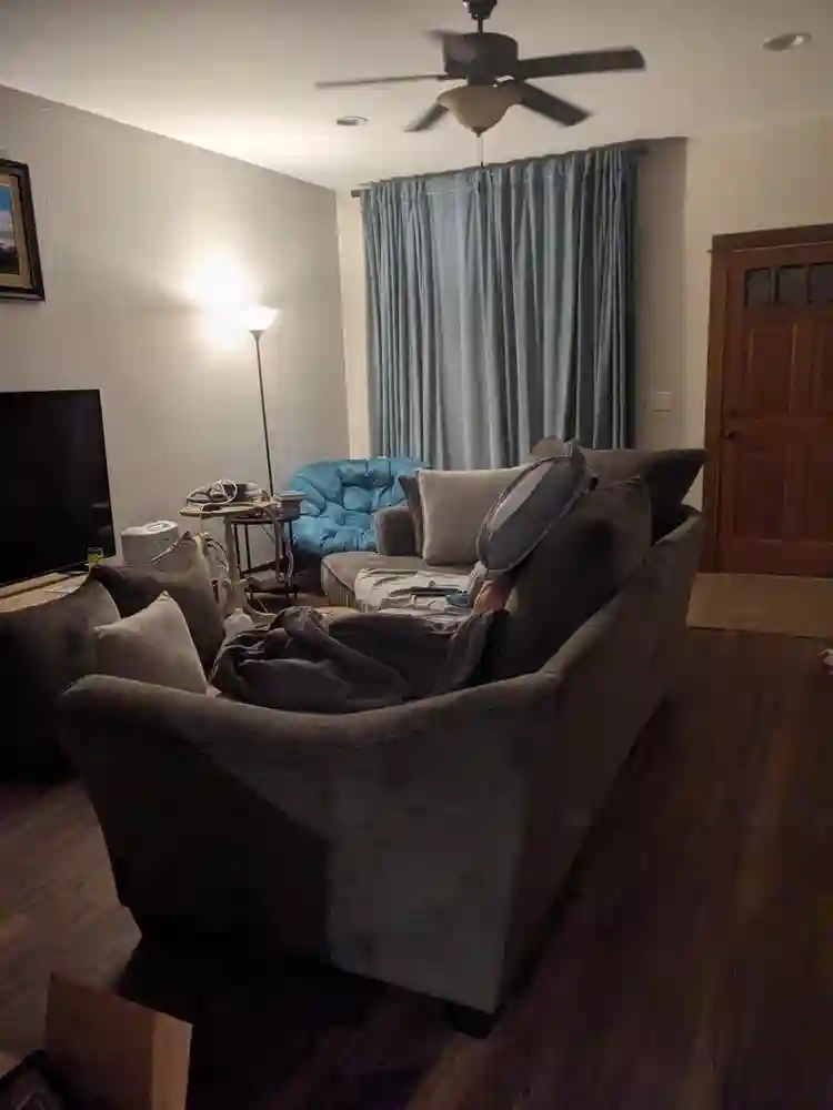 Looking for roommates!