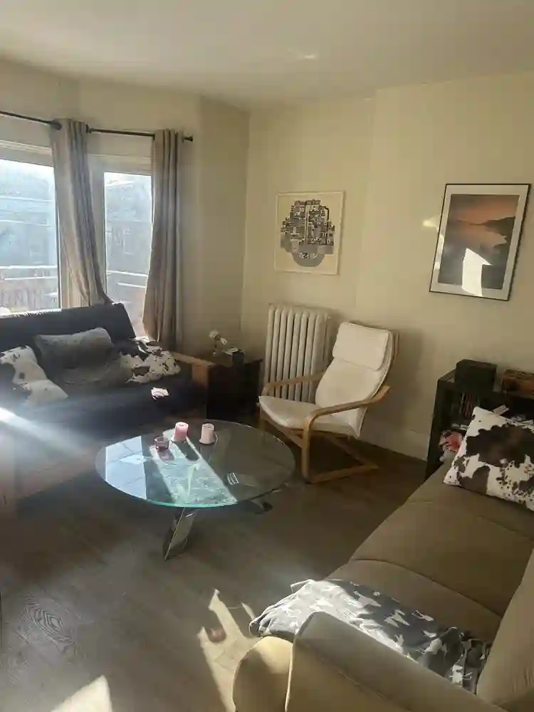 ROOM FOR RENT — AVAILABLE JAN 1