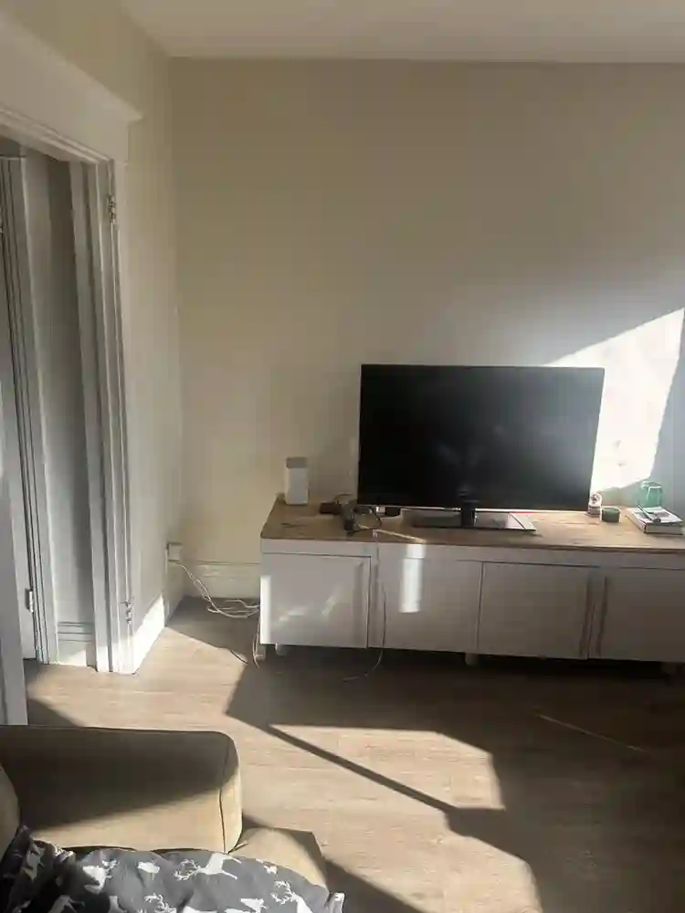 ROOM FOR RENT — AVAILABLE JAN 1