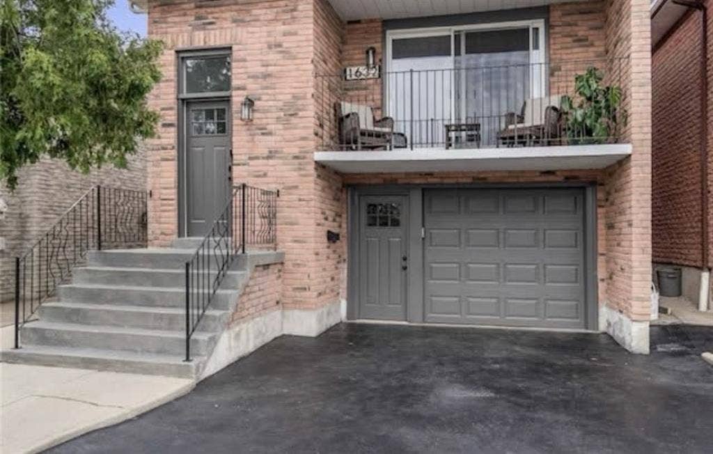 3 bedroom unit East Mississaugaa