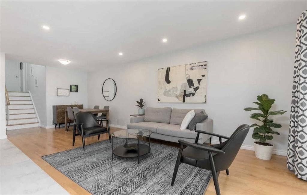 3 bedroom unit East Mississaugaa