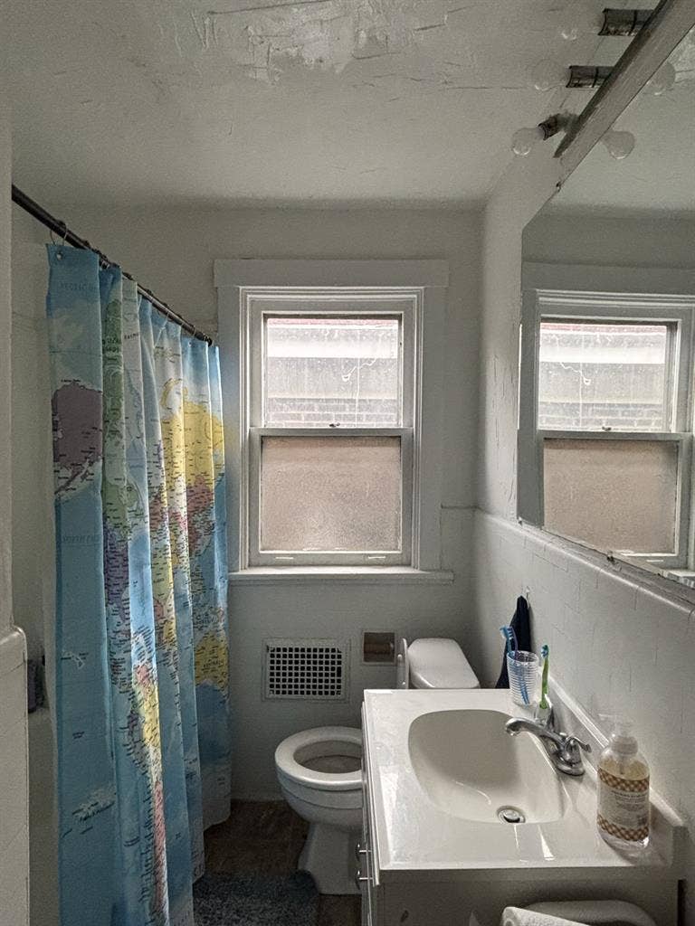 APARTMENT SUBLEASE - SOUTH OAKLAND