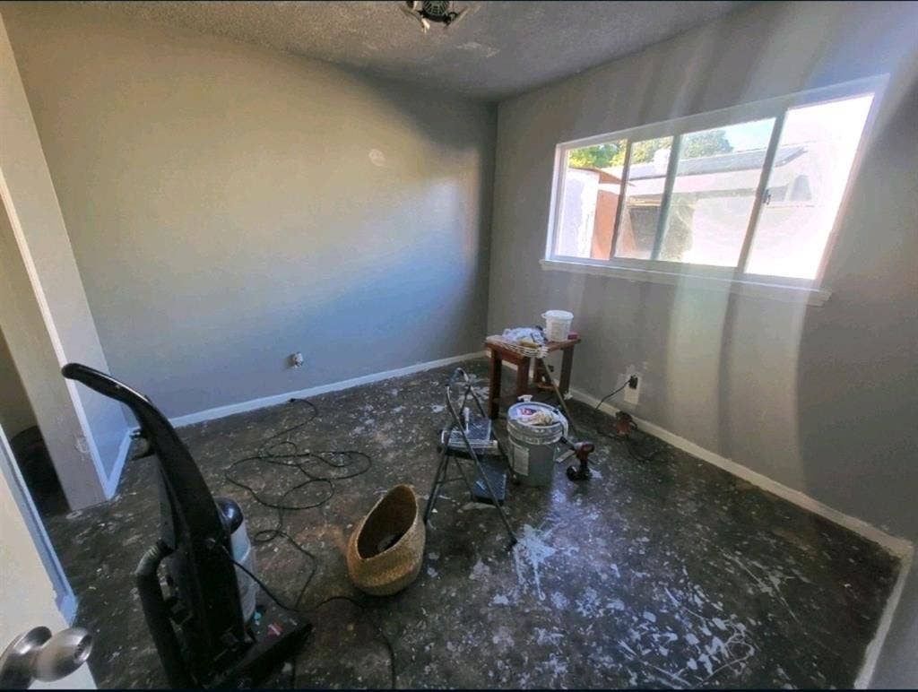 Room for rent /month