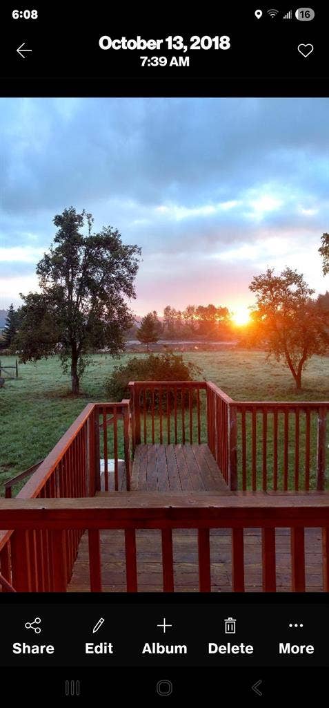 Upstairs loft one bedroom