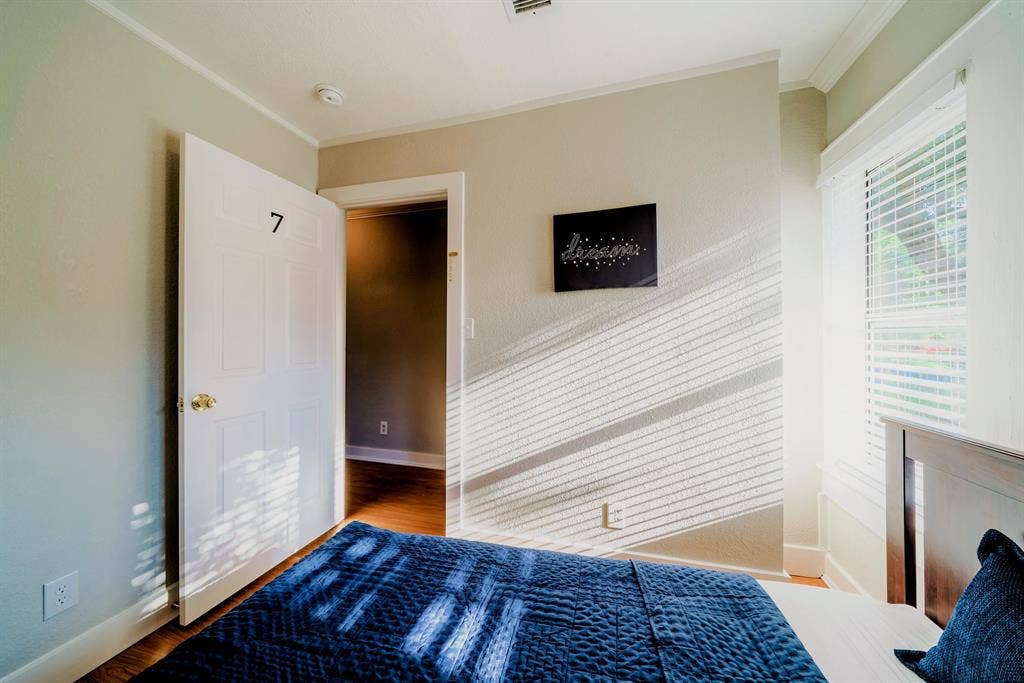 7 BR in Pasadena
