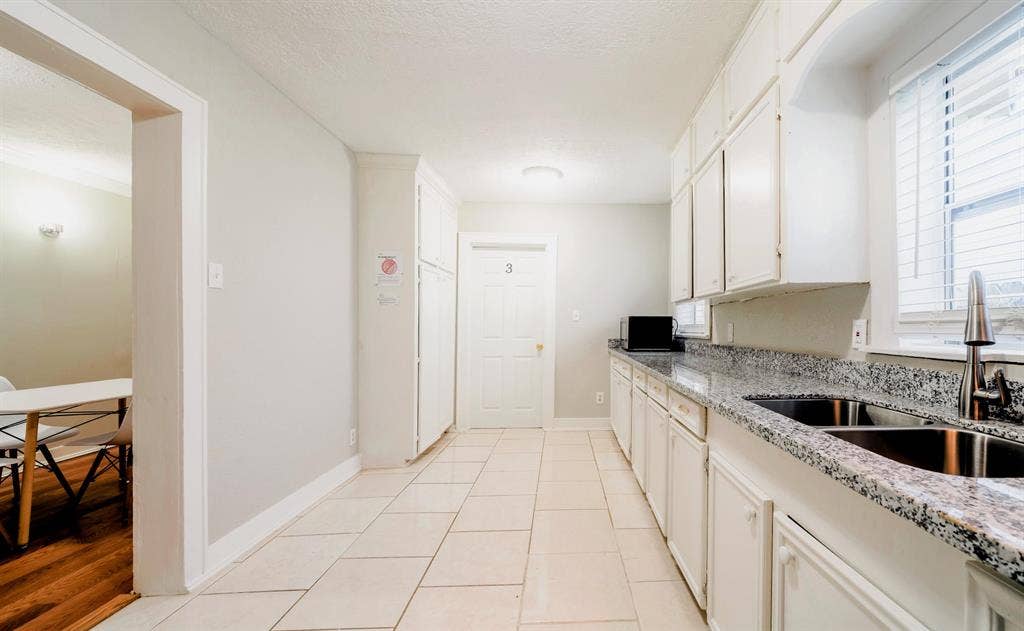 7 BR in Pasadena