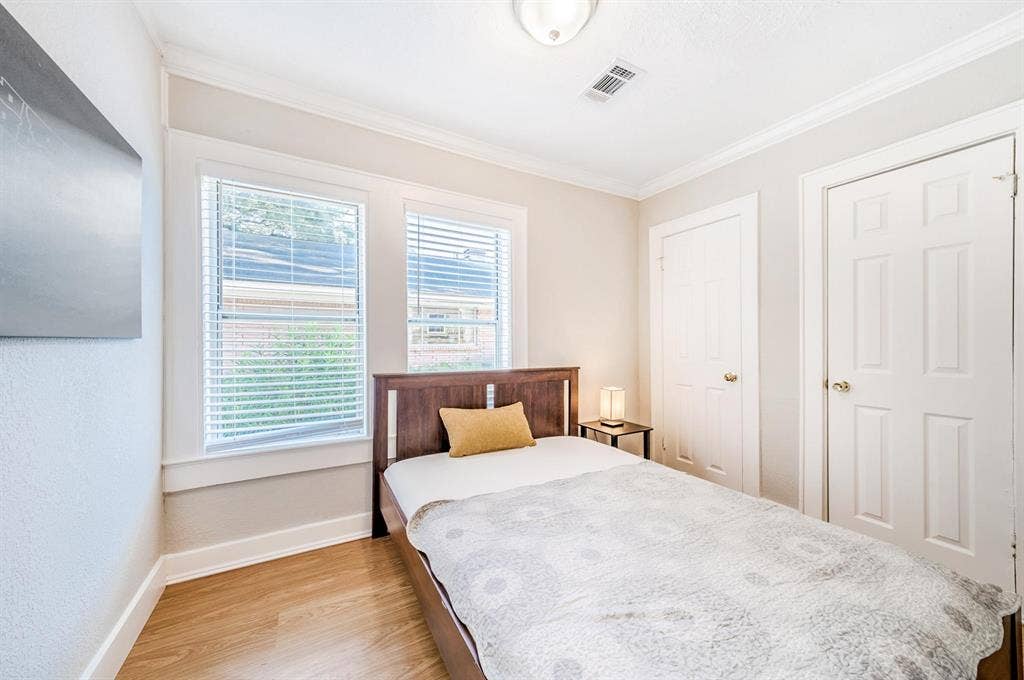 7 BR in Pasadena