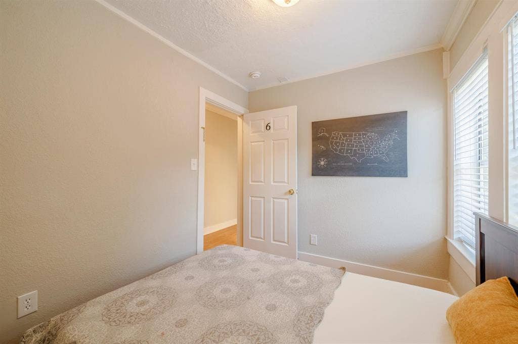 7 BR in Pasadena