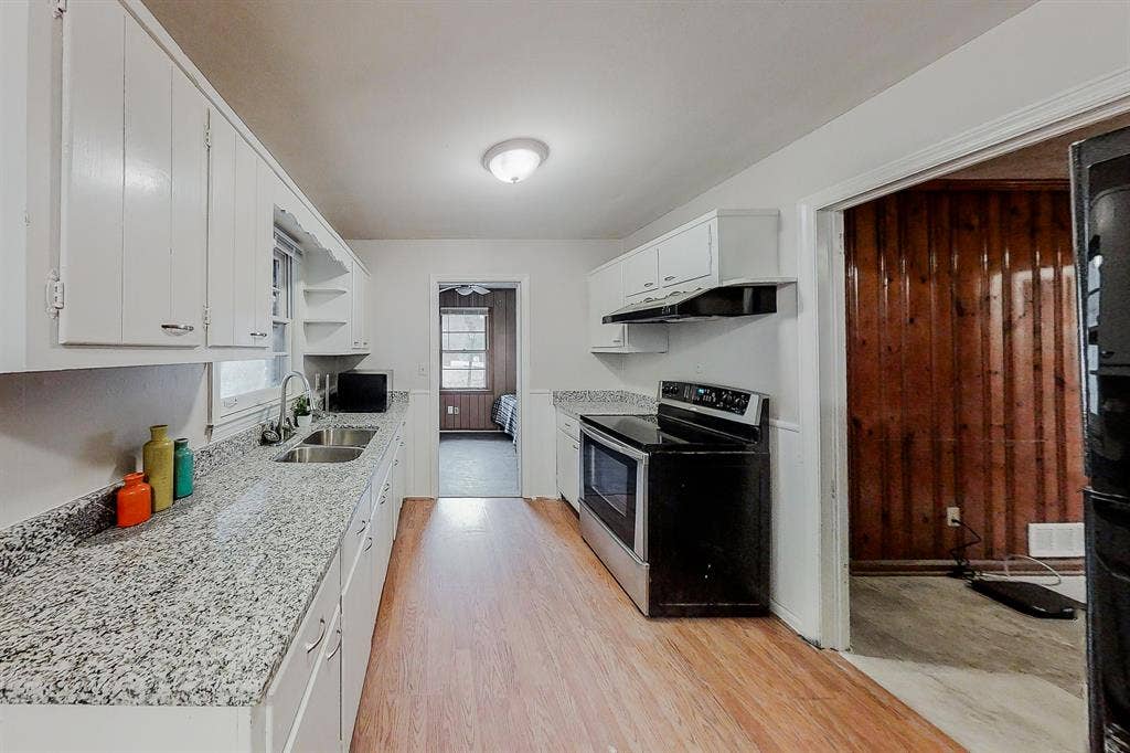 8 BR in Forest Park