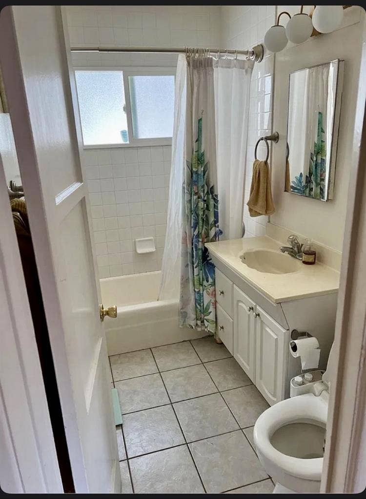 Room available steps from the beach