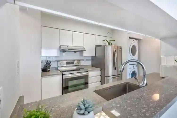 SHORT-TERM RENTAL: 1 BDR