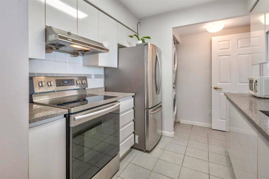 SHORT-TERM RENTAL: 1 BDR