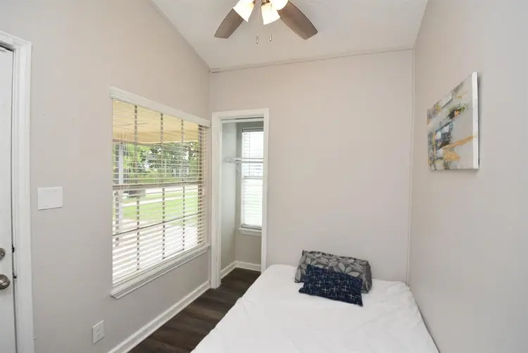 7 BR in Houston