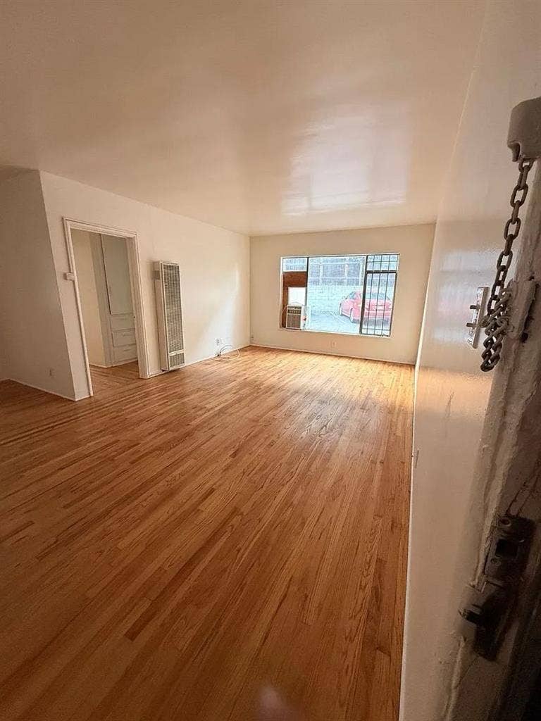 1 BEDROOM APARTMENT FOR RENT