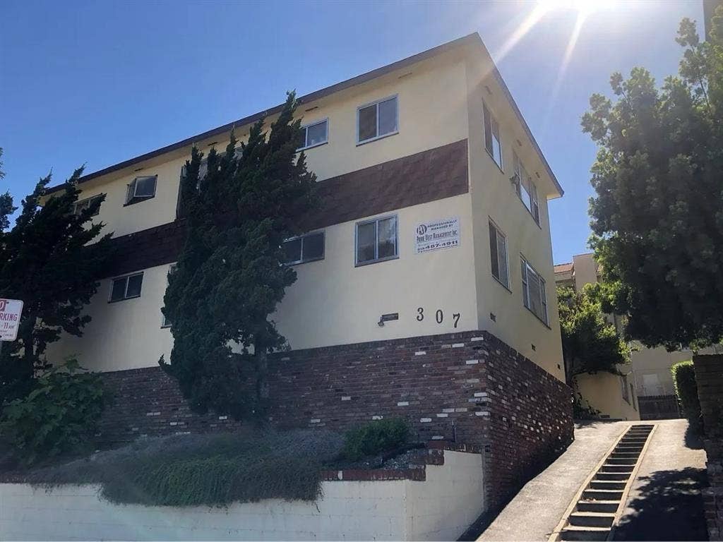 1 BEDROOM APARTMENT FOR RENT