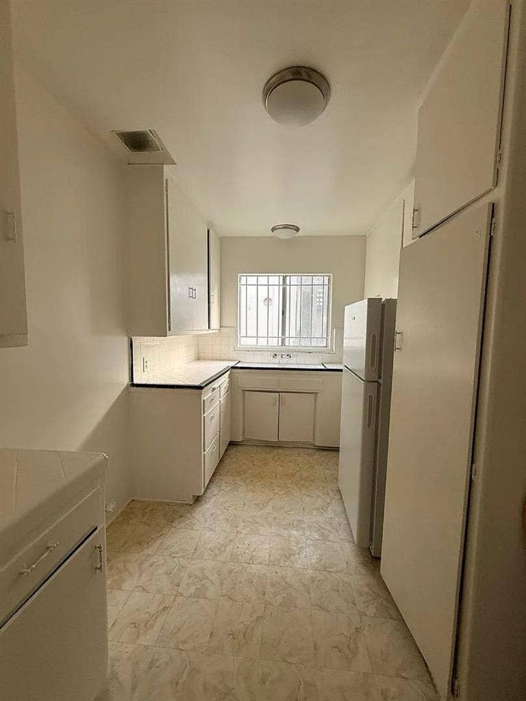 1 BEDROOM APARTMENT FOR RENT