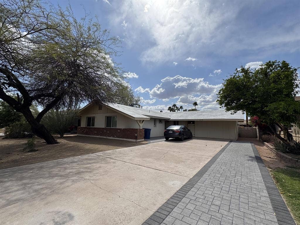 6 BR in Tempe