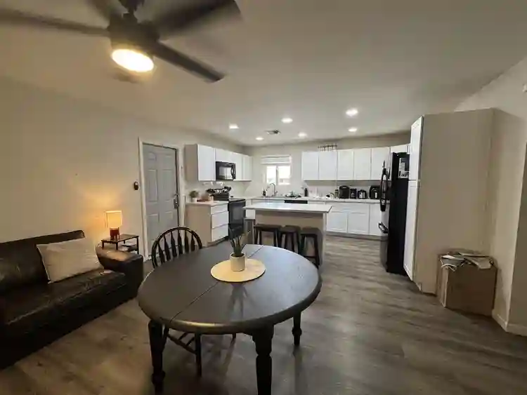 6 BR in Tempe