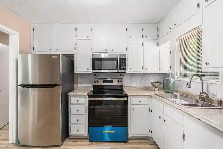8 BR in Riverdale