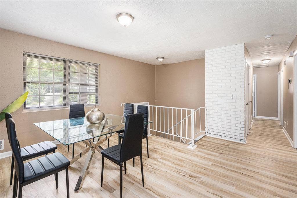 8 BR in Riverdale