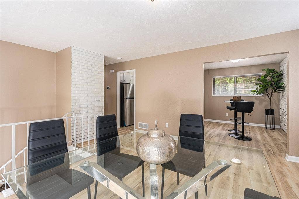 8 BR in Riverdale