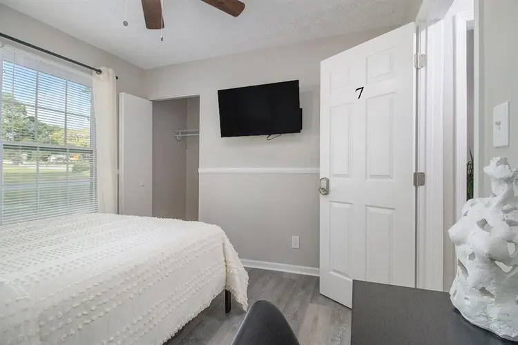 8 BR in College Park