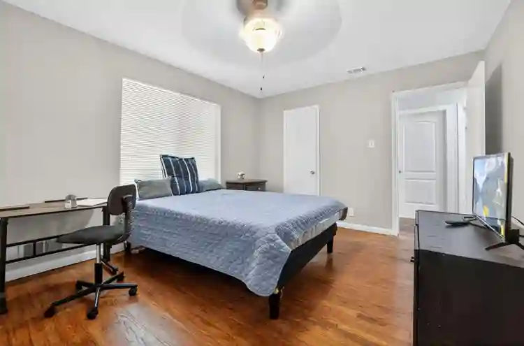 6 BR in Dallas