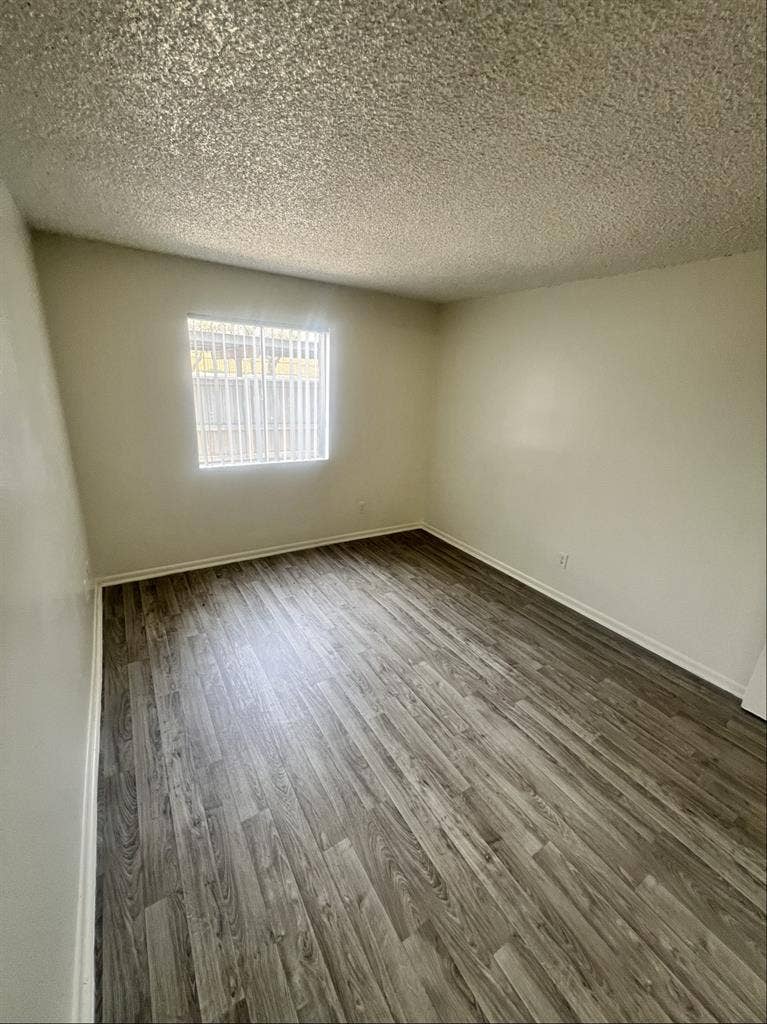 Room w private bathroom, shared apt