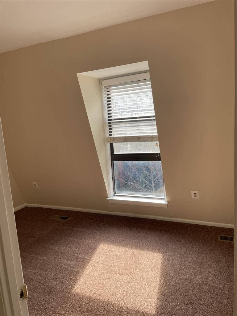 4 Person GroupHouse in Logan Circle