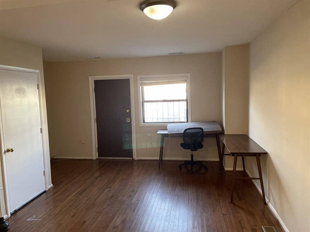 4 Person GroupHouse in Logan Circle
